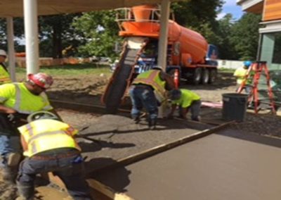 Pouring sidewalk at curved walkway